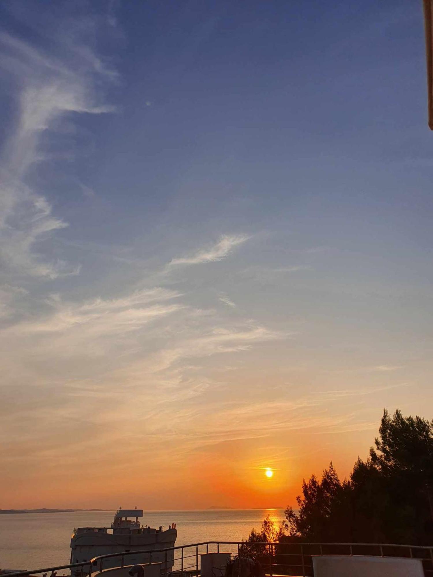 The Sunset View Apartament *
